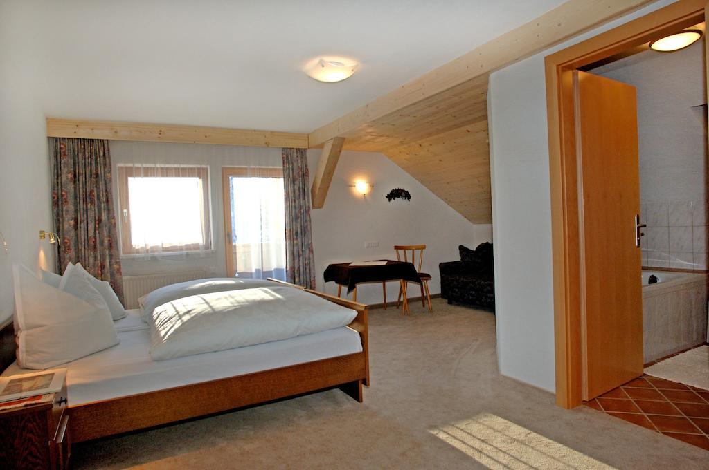Landhaus Riedl Scharnitz Zimmer foto
